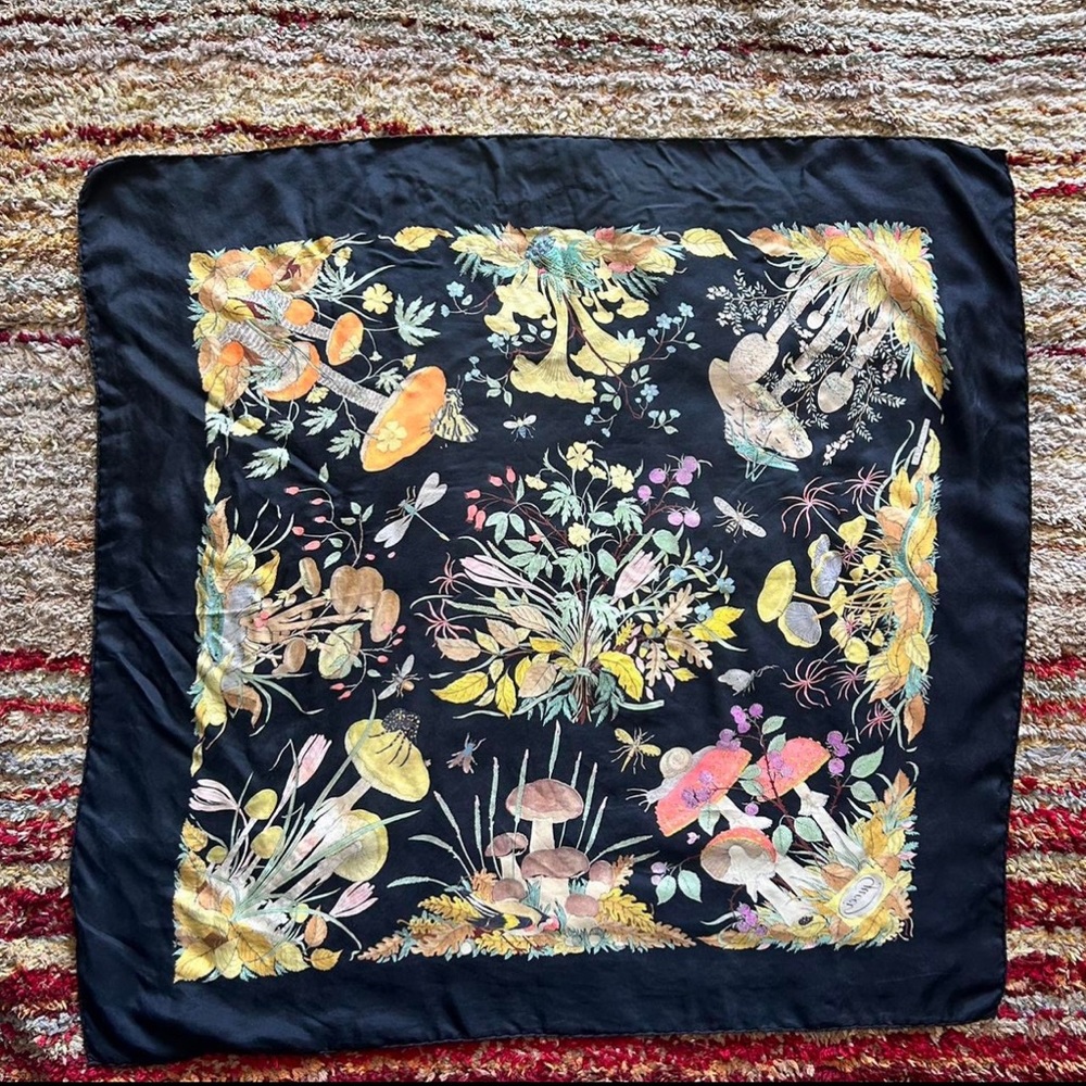 Vintage Gucci Mushroom Insect Scarf - Picture 2 of 5